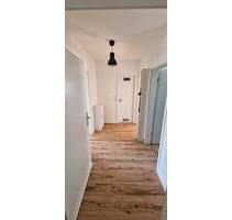 Teilmöbilierte 2 -Zimmer Wohnung mit Balkon und Autostellplatz - Ludwigsburg Pflugfelden