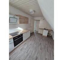 2 Zimmer Dachgeschoss-Singlewohnung - Rosengarten