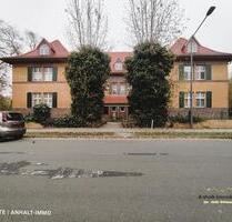 Willkommen in diesem einzigartigen denkmalgeschützten Altbau, der historischen Charme mit modernem Wohnkomfort vereint. Diese besondere Immobilie bietet nicht nur einen wunderschönen Garten,... - Bitterfeld-Wolfen