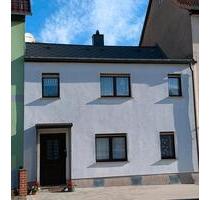 Kleines Einfamilienhaus - 50.000,00&nbsp;EUR Kaufpreis, ca.&nbsp; 60,00&nbsp;m&sup2; in Eisleben (Lutherstadt) (PLZ: 06295)