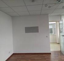 Helle 3- Zimmer Wohnung + Wohnküche + integrierter Wintergarten- - Königsbrunn