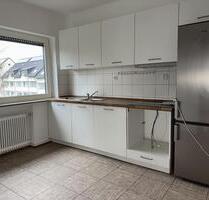 Konz, helle 3-Zimmer-Dachgeschosswohnung mit Einbauküche, Balkon und Garage