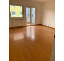 3 Zimmer Erdgeschosswohnung mit Balkon, Einbauküche - Bad Königshofen im Grabfeld