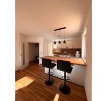 Neu renovierte helle 2-Zimmer-Wohnung teilmöbliert zu vermieten - Neustadt an der Aisch