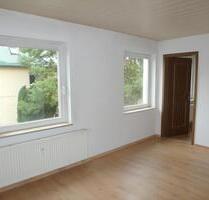 Ab Nov. 2025: Kleine 2-Zimmer-Singlewohnung in RÖDERAU * Laminatboden * separater Essküche * Dusche - Zeithain