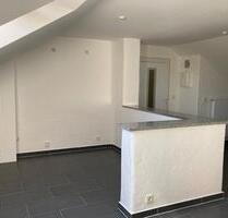 Dachgeschosswohnung (frisch renoviert) ab sofort zu vermieten - Ulmen