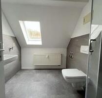 Dachgeschoss-Wohnung mit Wohlfühlfaktor – Einbauküche & Garten möglich - Chemnitz Ebersdorf