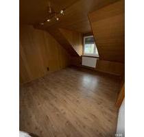 Charmante 4 Zimmer- Dachgeschosswohnung mit Potenzial - Hof Altstadt