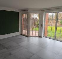 Berenborstel: Großzügige 3-Zimmer-EG-Wohnung mit Einbauküche, Terrasse und Garten! - Garbsen Berenbostel