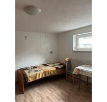 Zimmer zum vermieten - 350,00 EUR Kaltmiete, ca.  25,00 m² in Langquaid (PLZ: 84085)