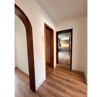 Gr. 4-Zi.-Whg. Unterrodach - 830,00 EUR Kaltmiete, ca.  120,00 m² in Marktrodach (PLZ: 96364)