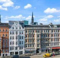 Büroetage mit historischem Flair: Inspirierende Arbeitsräume im Herzen Hamburgs