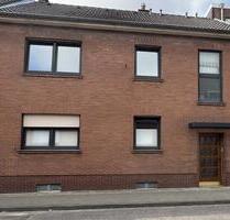 Wohnhaus mit 7 Zimmern, Garten, zwei Garagen in Eschweiler-Dürwiß
