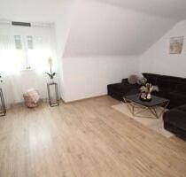Stilvolle, sanierte 3-Zimmer-Dachgeschosswohnung in Dinslaken - Mainz Neustadt