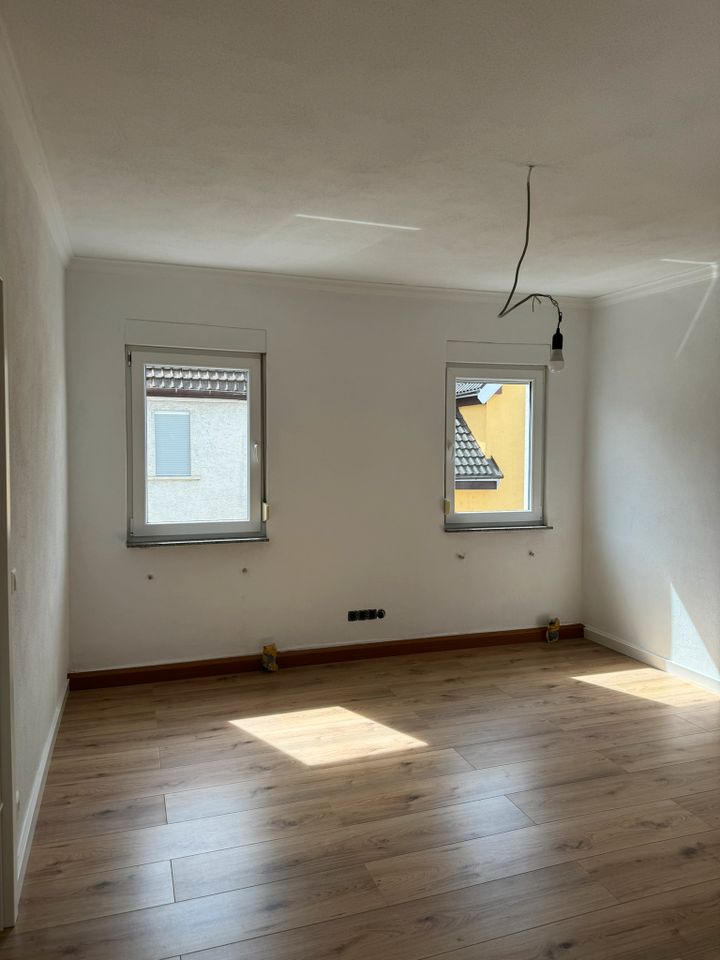 Renovierte helle 4-Zimmer-Wohnung in Göppingen mit moderner Ausst