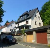 Charmantes Wohnhaus mit Einliegerwohnung in Naila – Waldrandlage