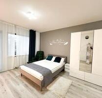 Charming City-Center Apartment with Stunning Skyline & Park View - Frankfurt am Main Ostend