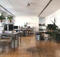 Arbeitsplätze in schönem Loftbüro einer großartigen Bürogemeinschaft - All-in-Miete - Berlin Mitte