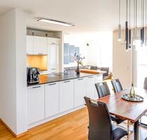 *wunderschönes Wohnambiente, 4 Zi, ca. 108 m², inkl. EBK, lux. Möblierung u. Balkon, zentrumsnah* - Germering