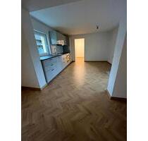 Stilvolle 3 Zimmer Wohnung mit EBK und Balkon in Sinsheim