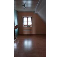 2-Zimmer-Dachgeschosswohnung mit Balkon - Waldershof