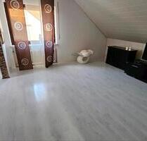 Zu vermieten: 3-Zimmer-Dachgeschosswohnung - Horn-Bad Meinberg
