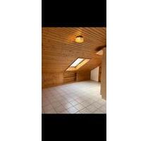 2 Zimmer Wohnung DG 900€ - 1.100,00 EUR Kaltmiete, in Herbolzheim (PLZ: 79336)