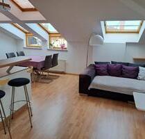 Bezugsfreie 2-Zimmer-Dachgeschosswohnung mit Loggia, Aufzug & TG- - Taucha