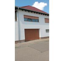 WG Zimmer Oftersheim 68723 - 450,00 EUR Kaltmiete, ca.  150,00 m² in Mannheim (PLZ: 68159)