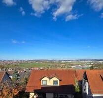 180 ° Fernsicht inklusive, 4 Zimmerwohnung und Süd-West-Balkon - Leinfelden-Echterdingen