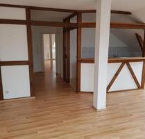 großzügige Dachgeschosswohnung (2.OG) über die kompl. Etage in einer schönen Stadtvilla, inkl. Gartennutzung, ab 01.03.2026 - Neukirchen/Pleiße