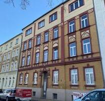Denkmalgerecht sanierte Drei-Raum-Wohnung mit Einbauküche und Balkon - Zeitz
