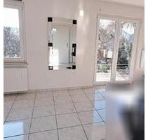 Schöne, helle 4-Zimmer-EG -Wohnung mit Terrasse in Top Lage - Köngen
