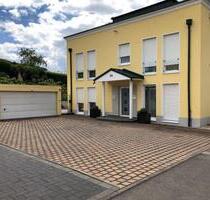 Repräsentative 2-Generationen-Villa in Toplage von Privat - Wachtberg