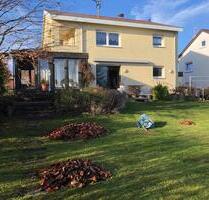 Freistehendes Einfamilienhaus mit großem Garten - Oberderdingen