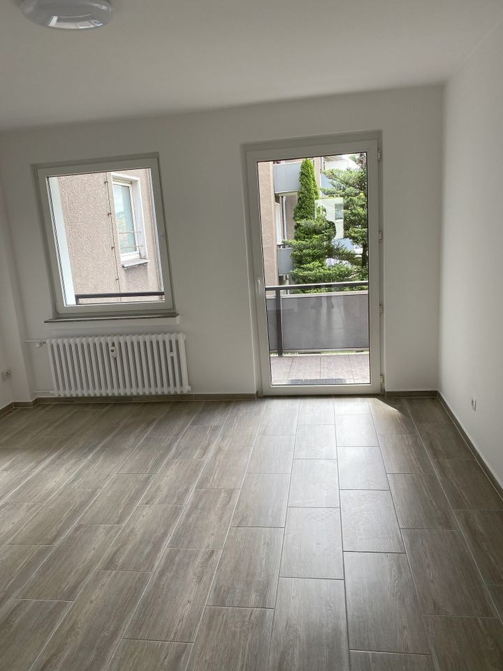 Frisch renovierte 2-Zimmer-Wohnung mit großzügigen Balkon - Duisburg Angerhausen