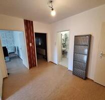 Teilmöblierte 2-Zimmerwohnung mit Balkon und Einbauküche - Ludwigshafen am Rhein Ludwigshafen-Hemshof