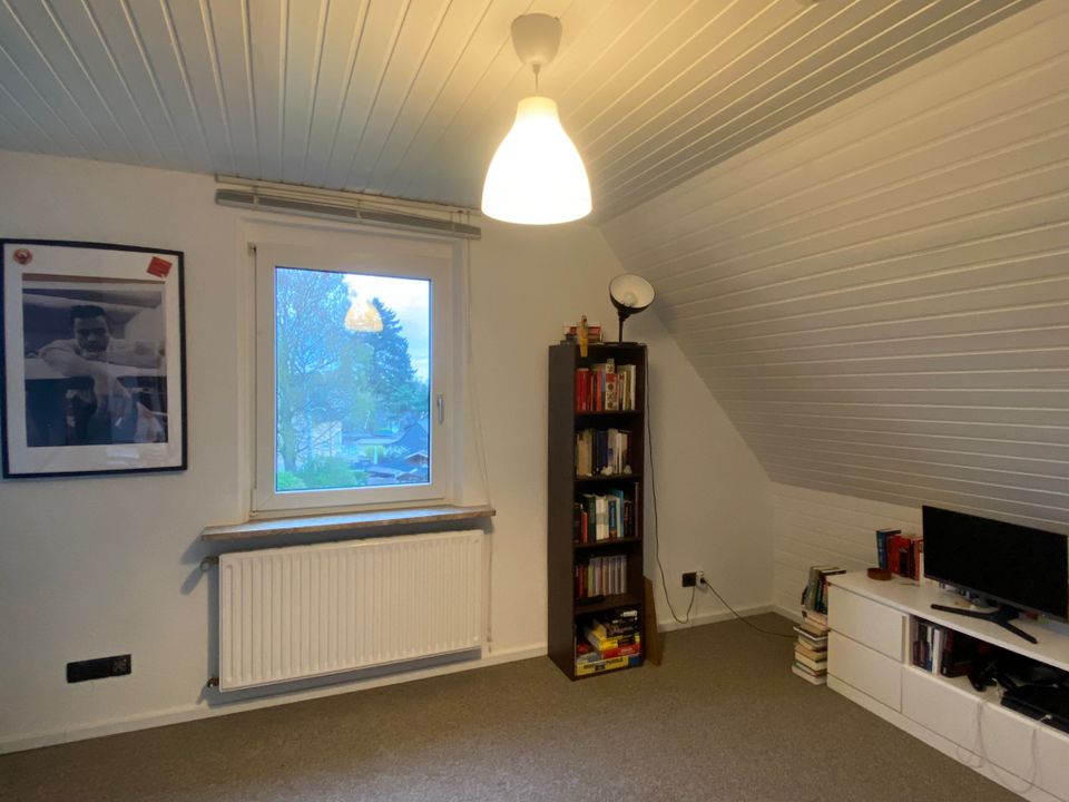 Dachgeschosswohnung - 370,00 EUR Kaltmiete, ca.  42,00 m² in Königswinter (PLZ: 53639)