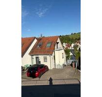 PROVISIONSFREIE DHH in Stuttgart-Uhlbach mit Grabkapellenblick