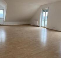 Helle Dachgeschoss Wohnung im Zentrum von Roding