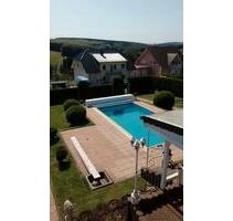 Wohnung mit Pool und Garten - 1.200,00 EUR Kaltmiete, ca.  105,00 m² in Kleinmaischeid (PLZ: 56271)