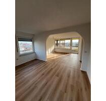 Helle 3,5 Zimmerwohnung saniert 80qm in Ditzingen - Balkon, Garag - Stuttgart Stuttgart-West