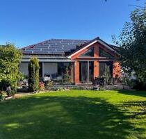 Moderner Bungalow mit Carport und Glasterrasse - Geestland