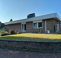 Leben auf einer Ebene–Bungalow mit Garage, Pool & Wohlfühlgarten - Rees