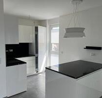 Schöne, neuwertige 3 Zimmer Wohnung mit Balkon Warmmiete - Mühlheim am Main