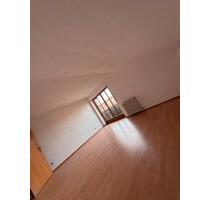 Ab 042026 wird eine gepflegte DG 2-Zimmer-Wohnung in Freilassing - Hüttenberg