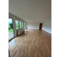 gepfelgte 4-Zimmer-Wohnung mit Balkon und Einbaukpche - Alpirsbach