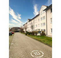 IHR NEUES ZUHAUSE IN NAUNHOF 2 Zimmer mit Tageslichtbad & TG-Stellplatz ab sofort bezugsfrei