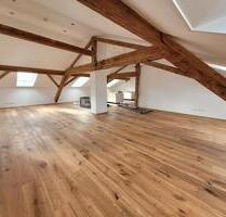 Klimatisierte DG-Wohnung in kernsaniertem Bauernhaus - Erding