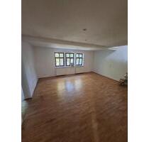 Helle und Schöne 3-Raum-DG-Wohnung mit Galerie in Chemnitz OT Hilbersdorf